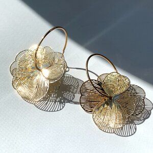 NEW~ Anthropologie Wire Flower Gold Hoop Earrings